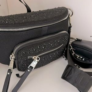 STEVE MADDEN “BMAXIMA” CROSSBODY HANDBAG. BLACK MULTI. BRAND NEW.